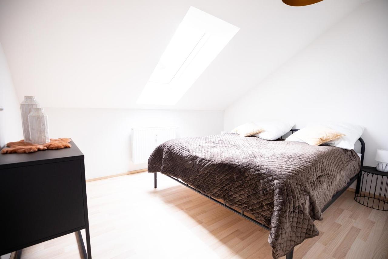 Design-Ferienwohnung In Kelberg Am Nuerburgring: Platz Fuer 6, Kueche, Wifi, Netflix Bagian luar foto