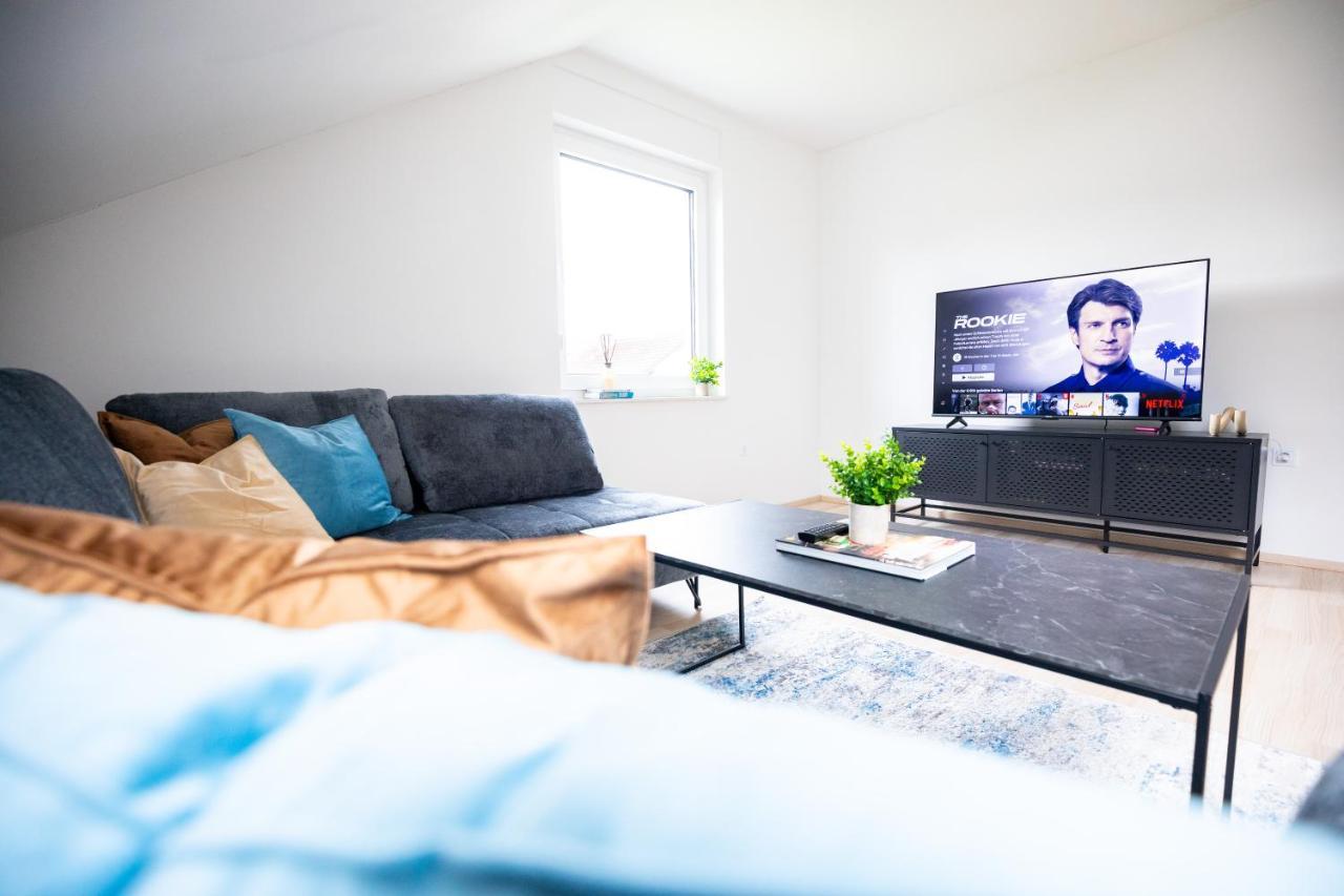 Design-Ferienwohnung In Kelberg Am Nuerburgring: Platz Fuer 6, Kueche, Wifi, Netflix Bagian luar foto