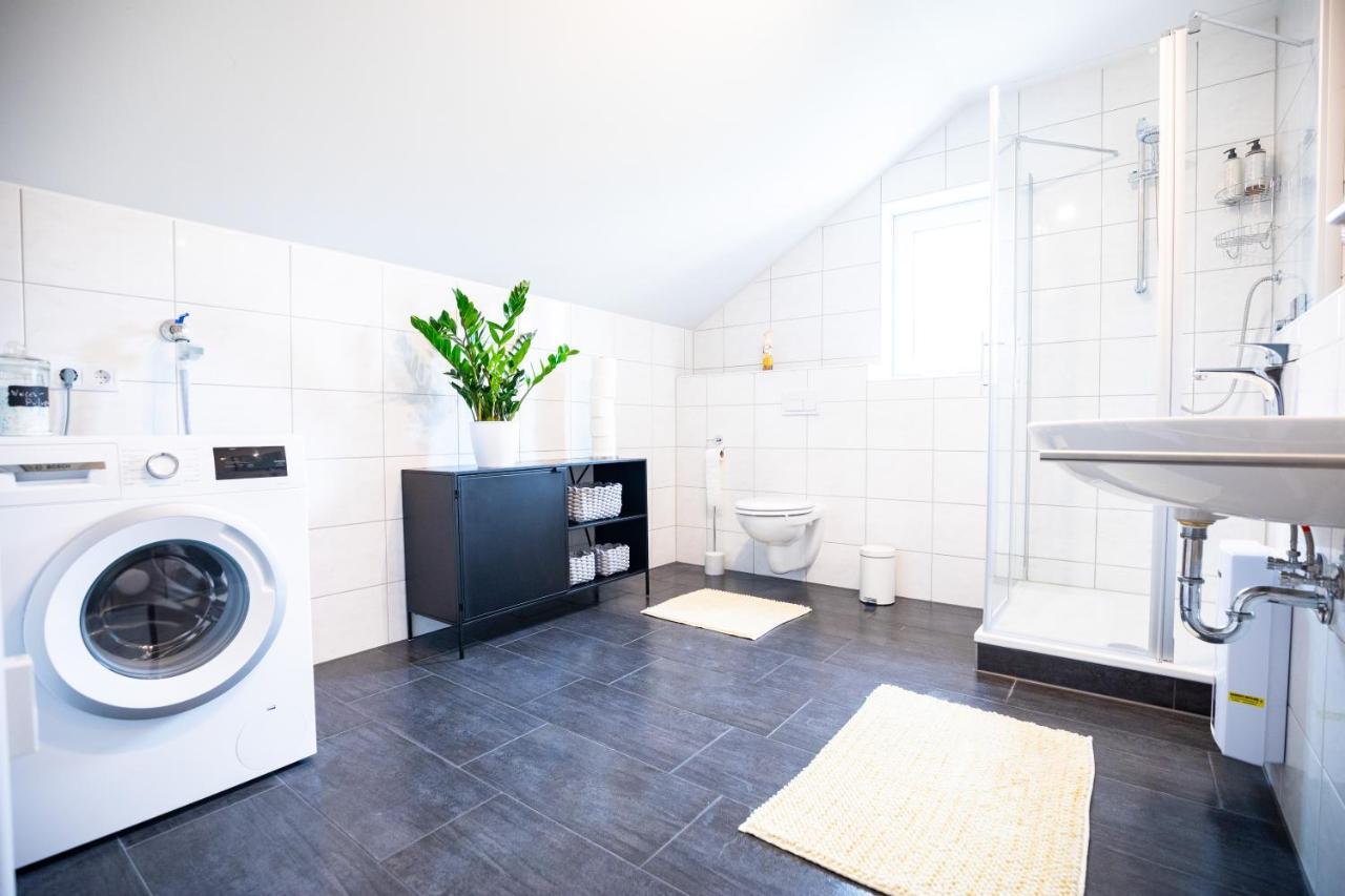 Design-Ferienwohnung In Kelberg Am Nuerburgring: Platz Fuer 6, Kueche, Wifi, Netflix Bagian luar foto