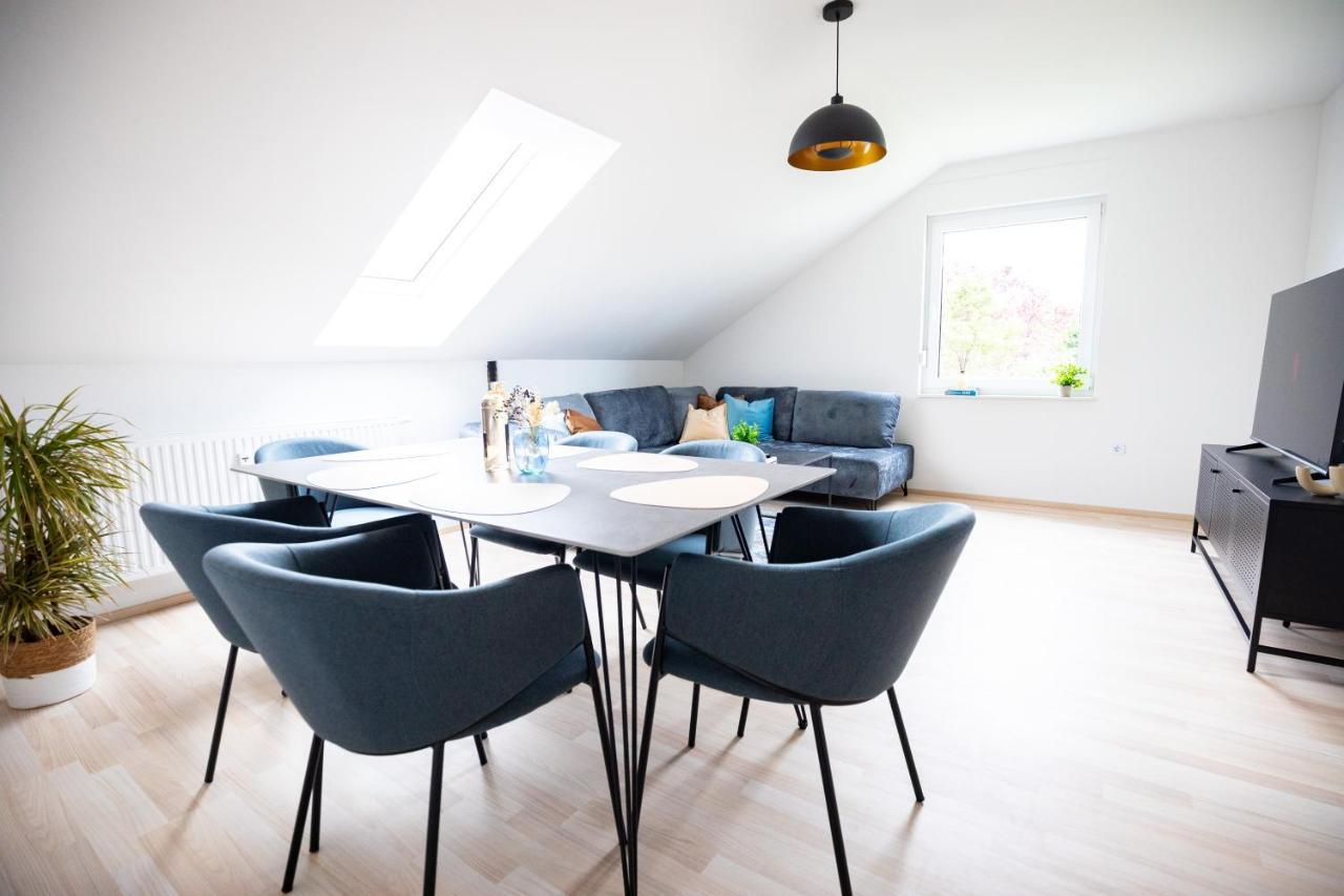 Design-Ferienwohnung In Kelberg Am Nuerburgring: Platz Fuer 6, Kueche, Wifi, Netflix Bagian luar foto